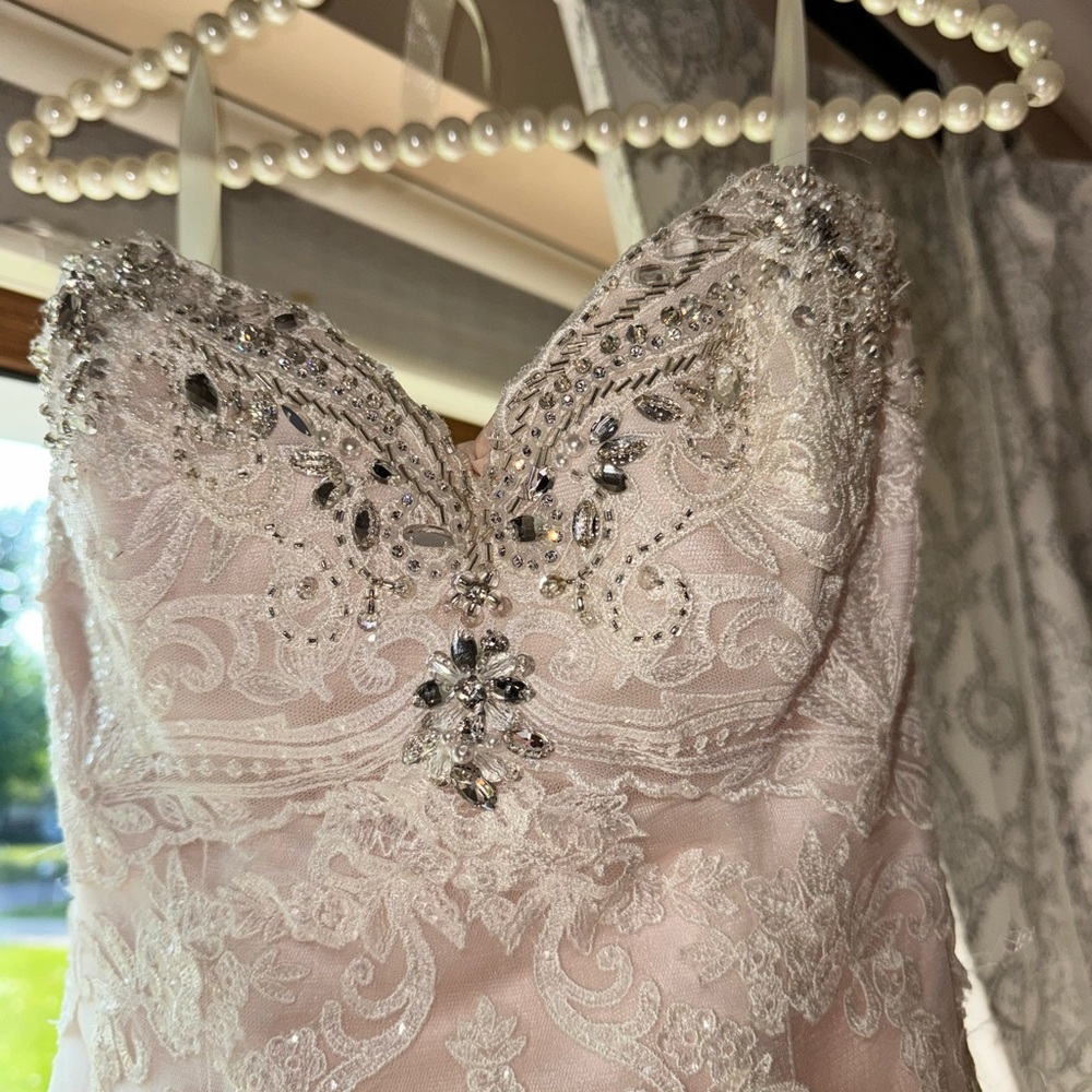 Elegant Beaded Lace Wedding Dress - size 8